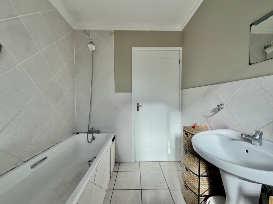 3 Bedroom Property for Sale in Kabega Park Eastern Cape